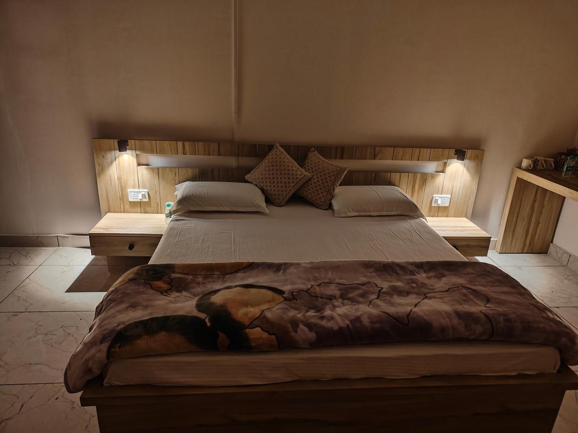 Shobhayan Inn, Airport Railway Station Pickup Free Ayodhya Номер фото